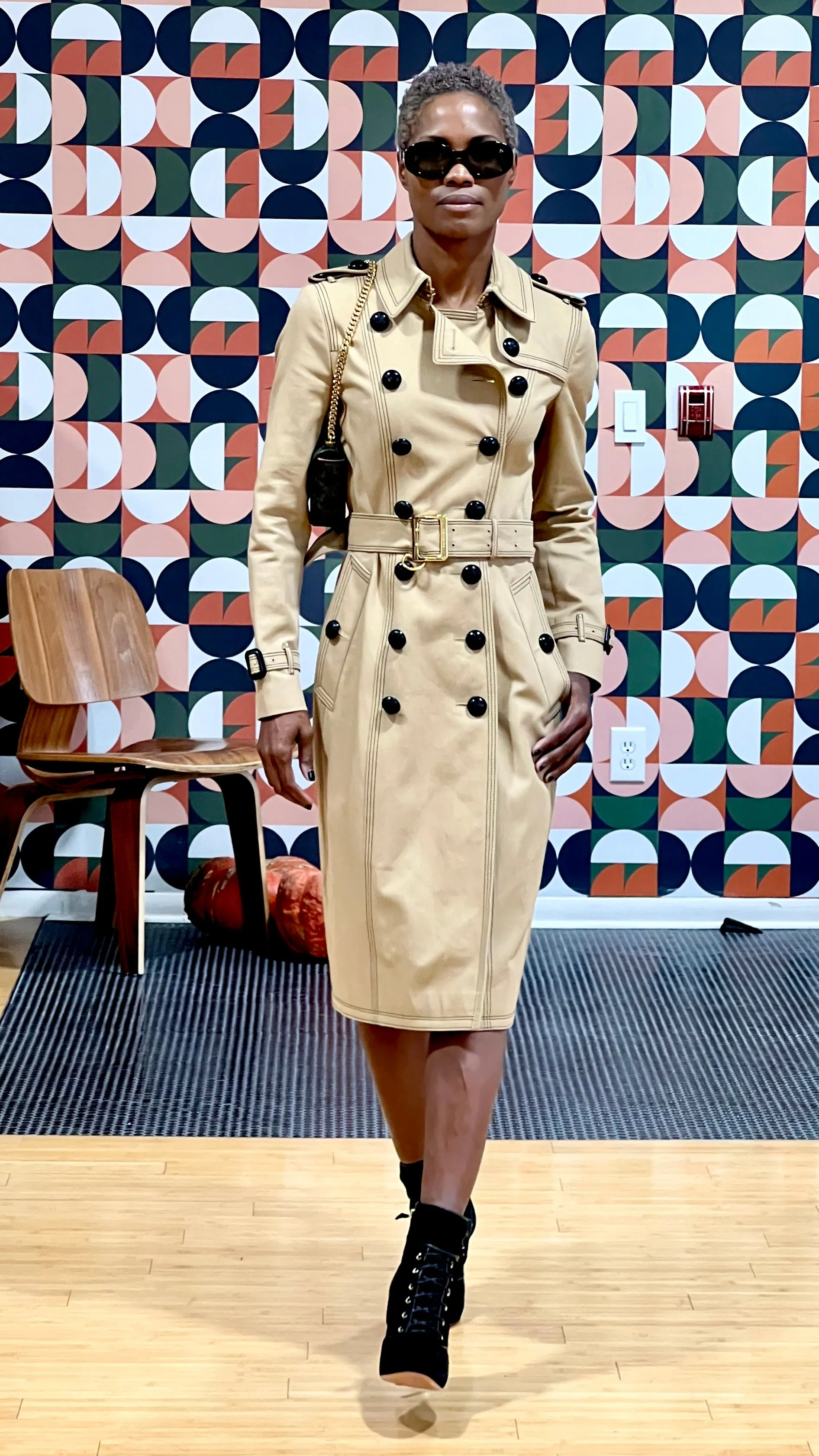 BURBERRY Double-breasted Topstitch Gabardine Trench Coat, Brand Size 6 (US Size 4),Neutral